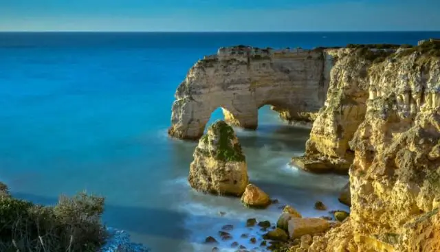 Какая температура воды в Лагуше, Португалия?