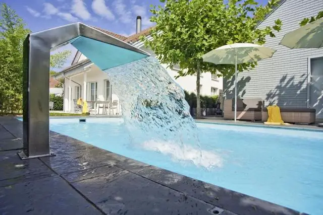 Вы умеете плавать с медью в бассейне?