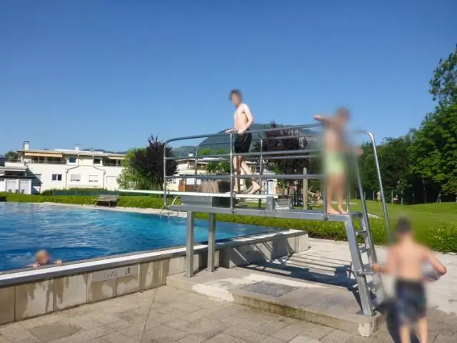 Насколько глубоким должен быть бассейн для трамплина?