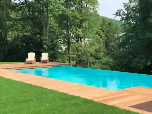 Можете ли вы упасть из пейзажного бассейна?