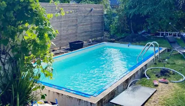 Бассейны у выхода на пляж дороже?