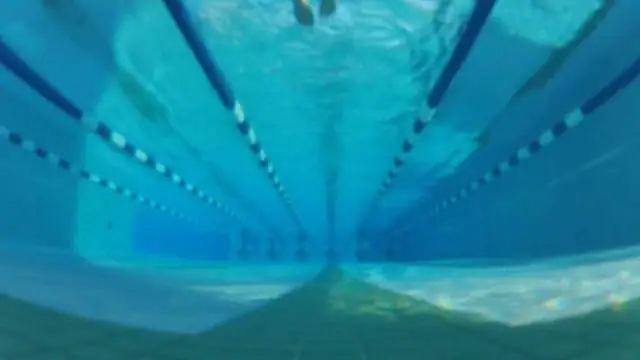 Насколько глубокий бассейн в Lifetime Fitness?