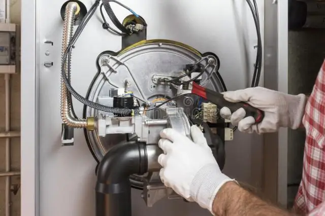 Сантехник ремонтирует газовые линии?