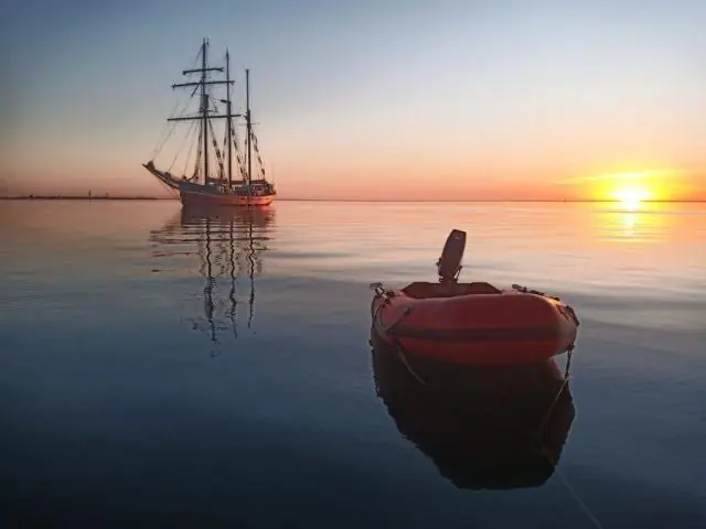 Как уберечь лодку от водорослей?