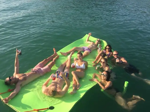 Где вечеринка на озере Трэвис?