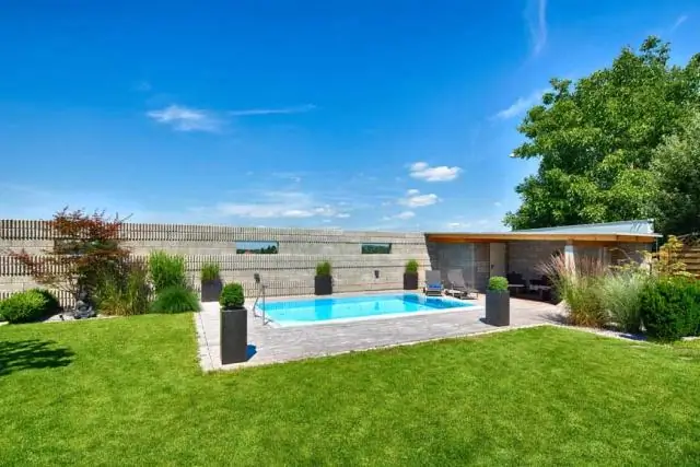 Насколько глубоким должен быть забор для бассейна?