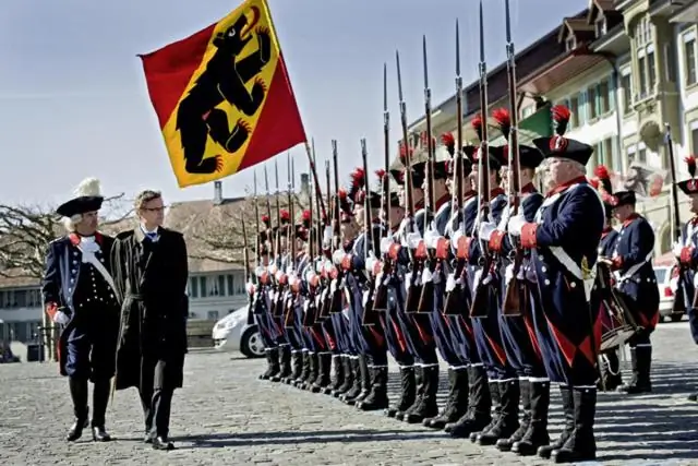 Кто продюсировал Top Gun?