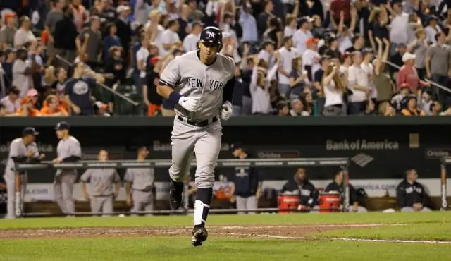 Red Sox все еще платит Сандовалу?