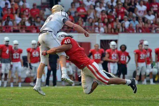 Футбол слишком опасен для старшей школы?