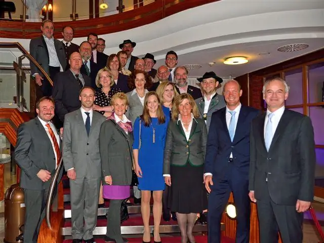 К какому социальному классу принадлежали простолюдины и крестьяне?