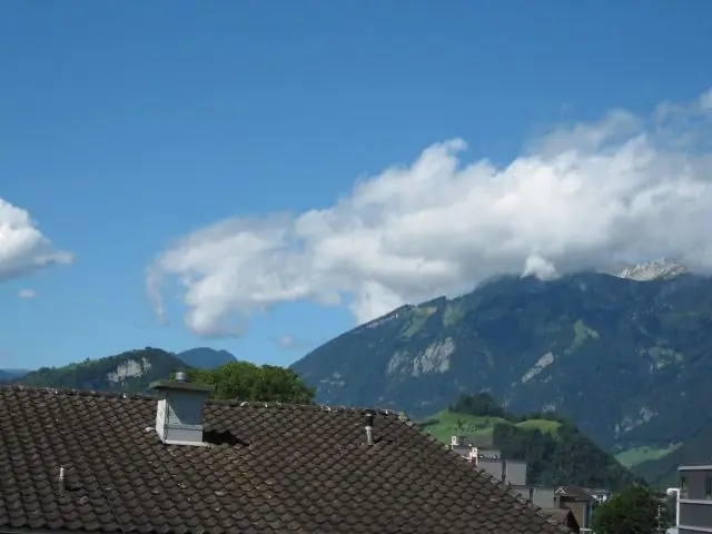 В чем разница между кучевыми слоями и перистыми облаками?