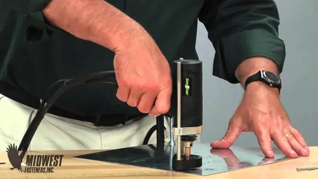 Как найти шпильки с помощью Stanley Stud Finder?