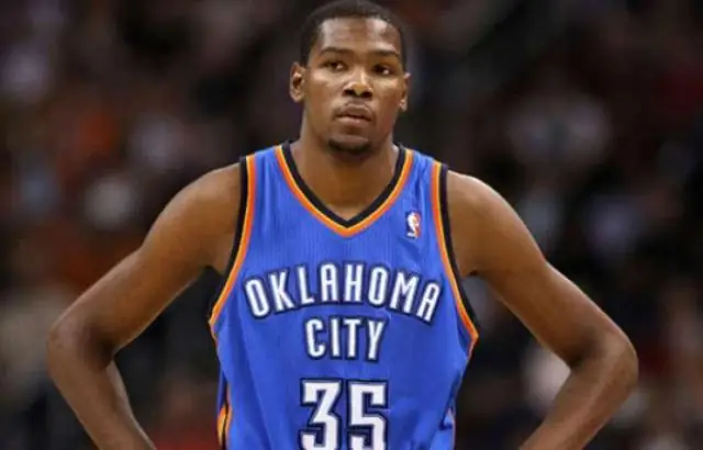 Когда Карри единогласно выиграл MVP?