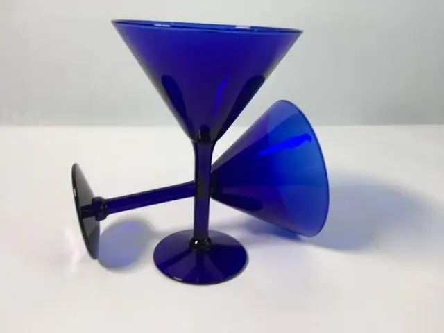 Какая плата за вход в Blue Martini?