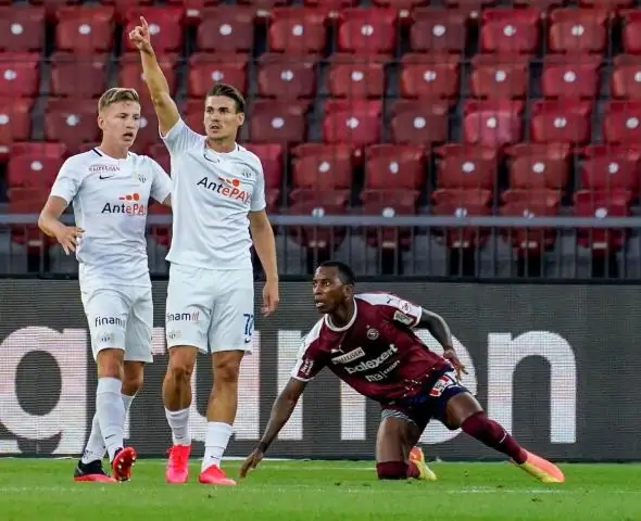 Сколько голов Мэтьюз забил в своей первой игре?