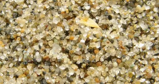 Из чего сделан мягкий песок?